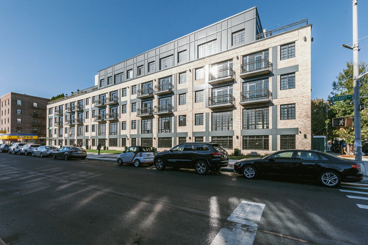 Primary Photo - 8-3 Wyckoff Ave