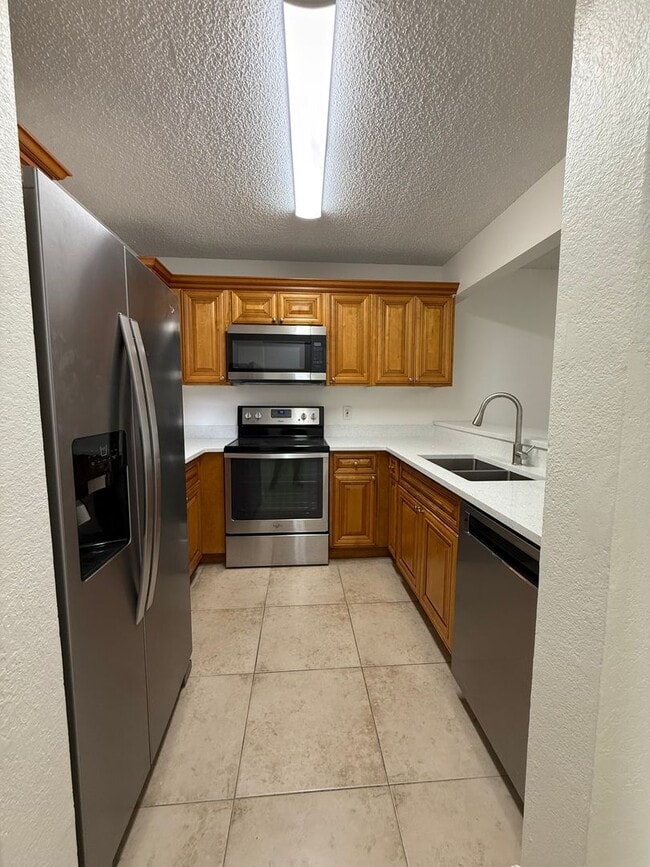 Foto del edificio - Updated 2BR/2BA w/ Balcony — Palm Beach Grande