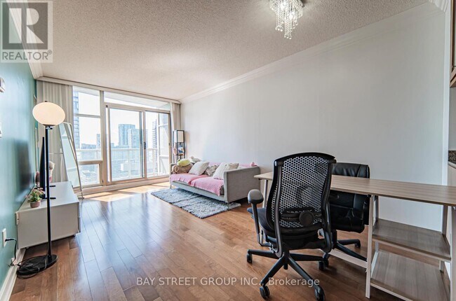 Photo du bâtiment - 1512-10-3510 Navy Wharf Ct