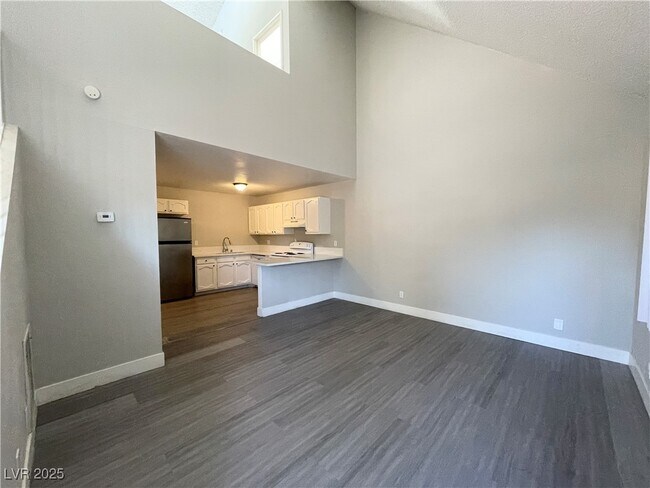 Building Photo - 5187 Garden Ln