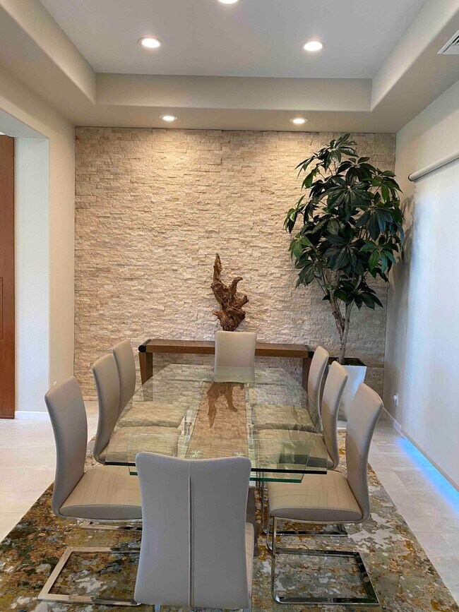 Building Photo - 679 Mesa Grande Dr