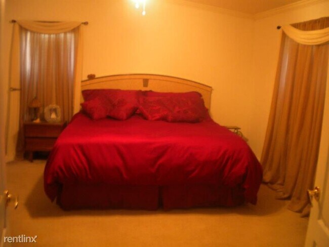 Building Photo - 3 br, 2 bath House - 320 Ridgeview drive