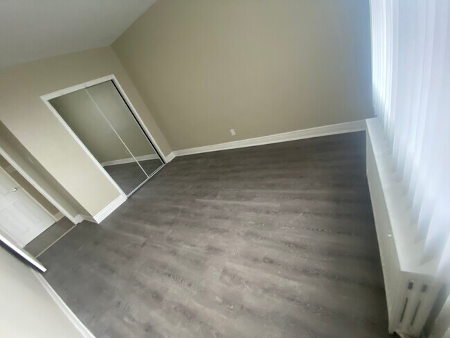 Photo du bâtiment - 130 Cosburn Ave