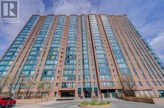 Building Photo - 145-2145 Hillcrest Ave