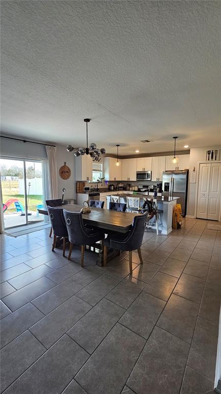 Building Photo - 600 Silver Palm Dr