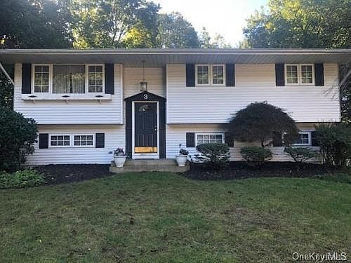Primary Photo - Single Family Home at 3 Eleanor Pl , Airmont