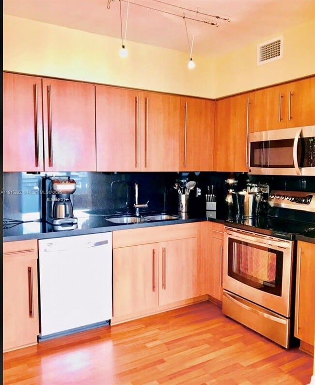 Foto del edificio - 1330 West Ave