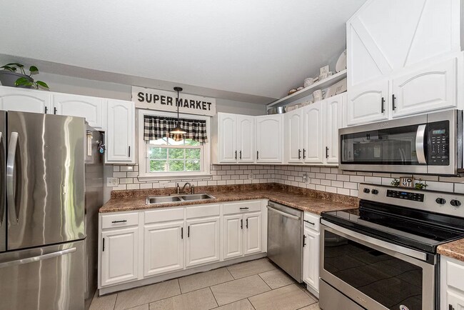 Foto del edificio - 3bd/2.5ba 2-story home in quiet neighborhood.