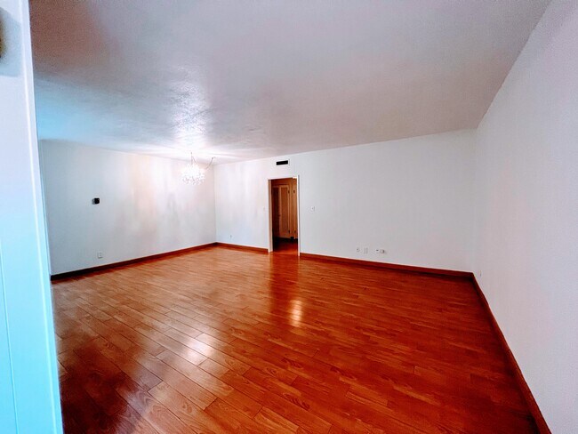 Foto del edificio - 14345 Saratoga Ave