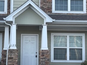 Building Photo - 123 Cobblestone Pl Dr