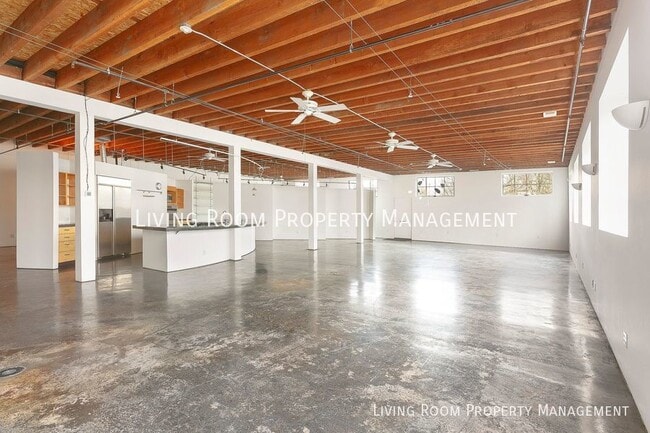 Building Photo - 3000 sq ft Hidden Gem - NYC living in PDX!