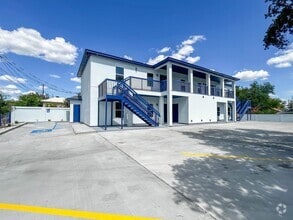 Building Photo - 615 E Lane St