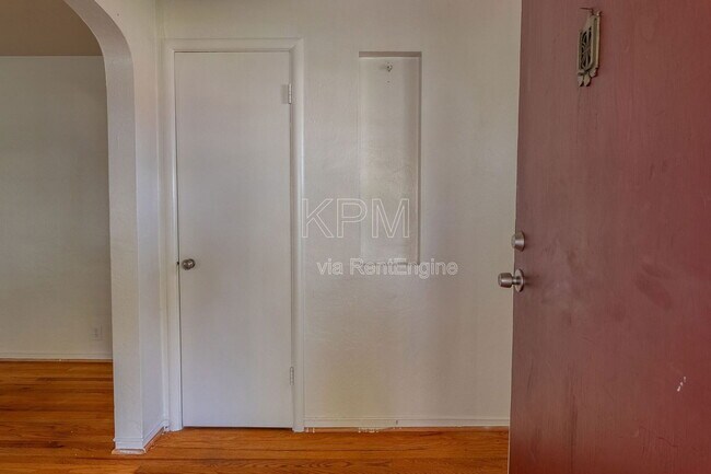 Foto del edificio - 966 W Mariposa Ave