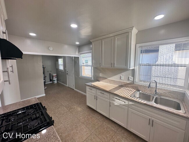 Building Photo - 2 br, 1 bath House - 5748 Nina Way