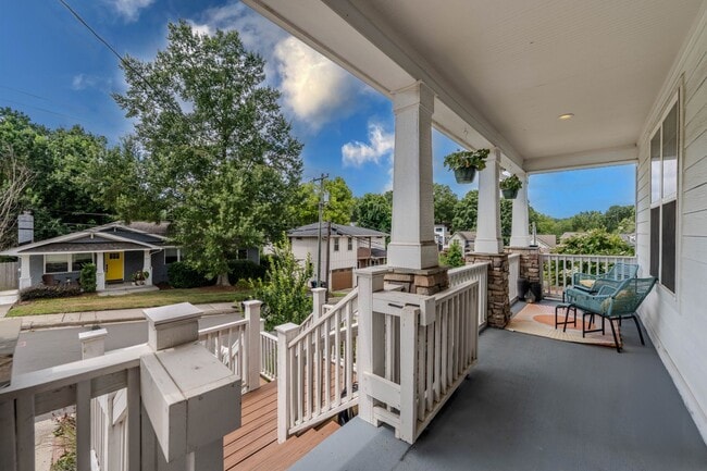 Building Photo - One-of-a-Kind 4 Bedroom, 3 Bathroom Home i...