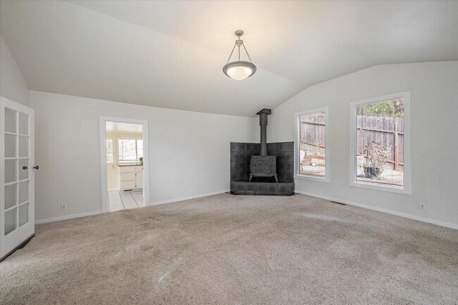 Building Photo - 31 Manzanita Ave