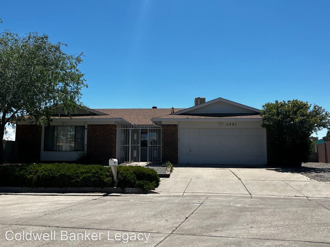 Foto principal - 4 br, 2 bath House - 5201 Sweetwater Dr NW