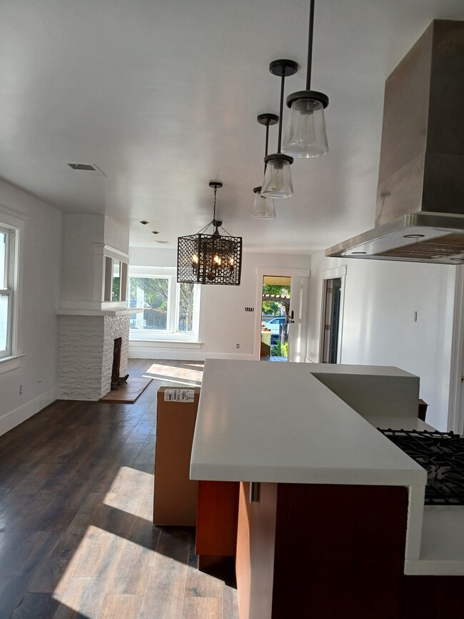 Building Photo - 137 25th St