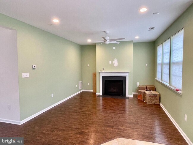 Building Photo - 104 Bowling Green Cir