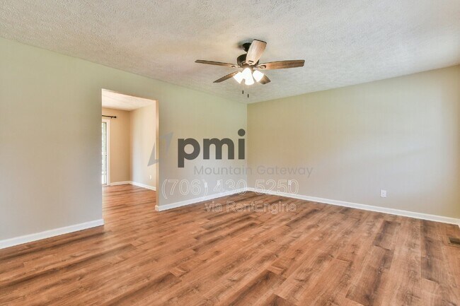 Foto del edificio - 138 Sunset Oaks Dr