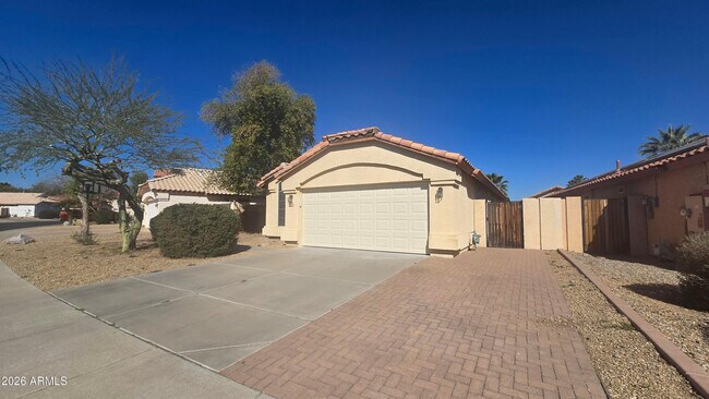Building Photo - 12742 W Palm Ln