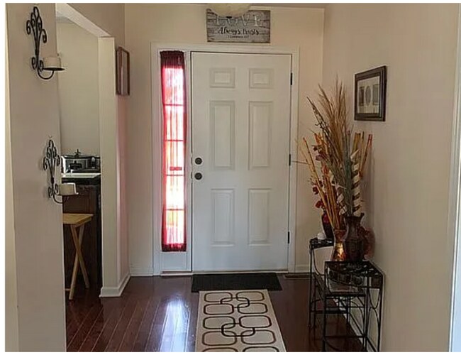 Foto del edificio - 684 Gladiolus Dr