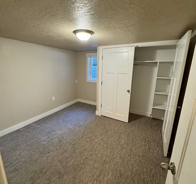 Foto del edificio - 1622 E Gregson Ave