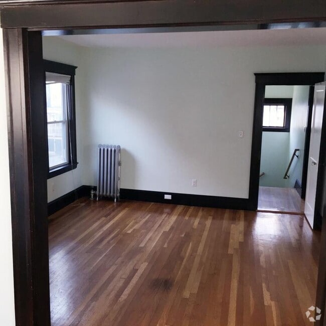 Building Photo - 173 Hillside St