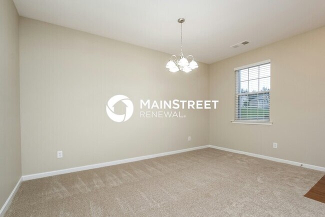 Foto del edificio - 5 Bedroom Pet-Friendly Home in Buford, GA with Main Street Renewal