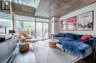 Building Photo - 954 King St W