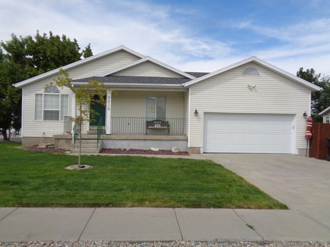 Building Photo - 8816 W Florence Dr