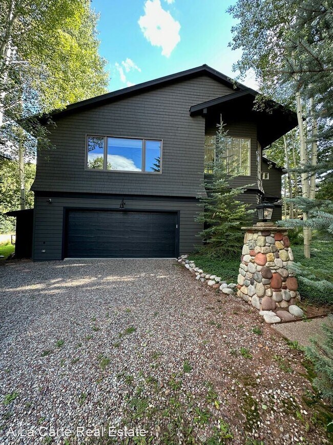 Building Photo - 4 br, 3.5 bath House - 210 Chair Mountain ...