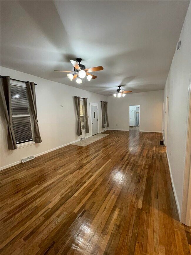 Building Photo - 409 Litchfield St
