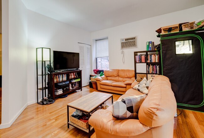 Foto del edificio - 263 10th St