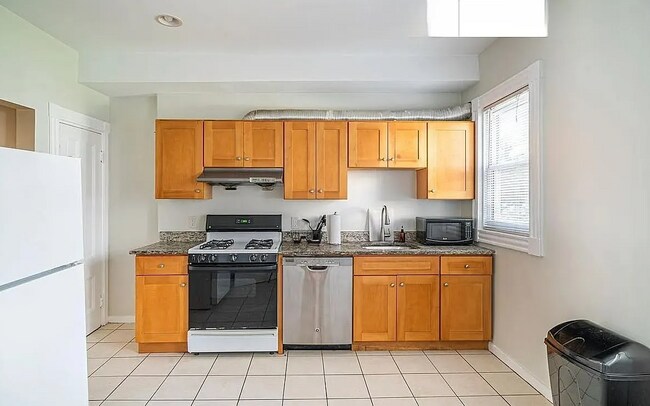 Building Photo - 6 Haskell St