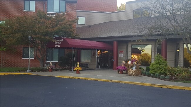 Building Photo - 2100 Greentree N