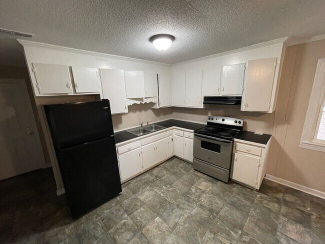Foto del edificio - 4 Bedroom Brick House - Vouchers Accepted