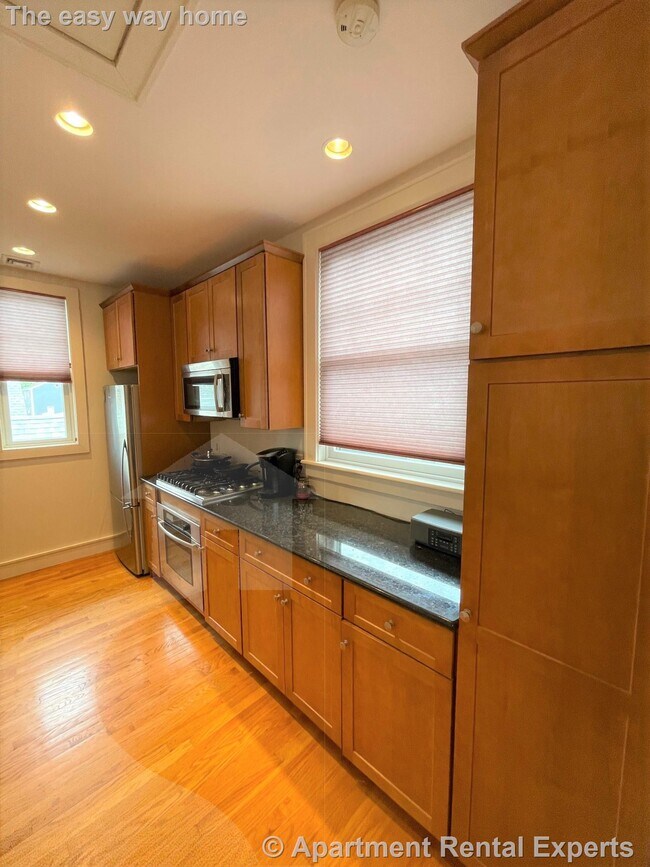 Foto del edificio - Davis / Porter Sq - Modern 2 Bed Condo wit...