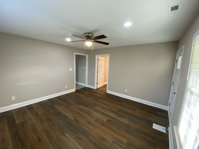 Building Photo - Completely remodeled (Dec 2021) 2 bed 2 ba...