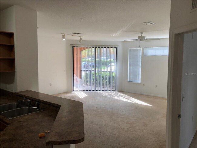 Foto del edificio - 6149 Metrowest Blvd