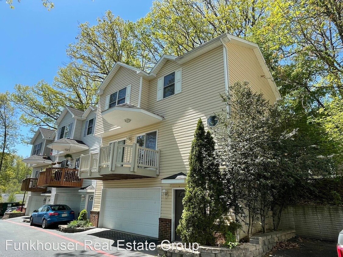 Primary Photo - 3 br, 2.5 bath House - 908 Camelot Lane