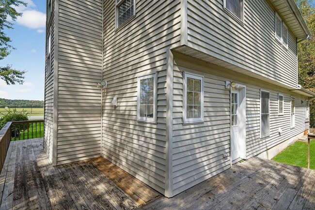 Building Photo - 531 NY-211