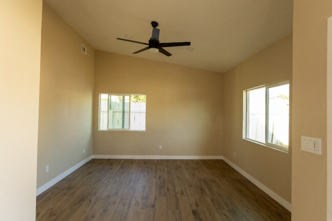 Foto del edificio - 9266 Ramona Ave