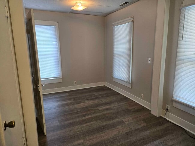 Building Photo - 2123 4th St