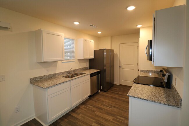 Foto del edificio - 757 Whitney Rd