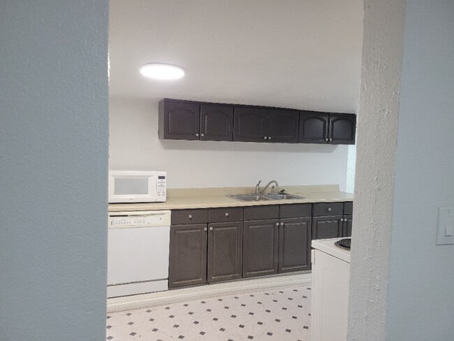 Building Photo - 1806 Hollow Dale Pl