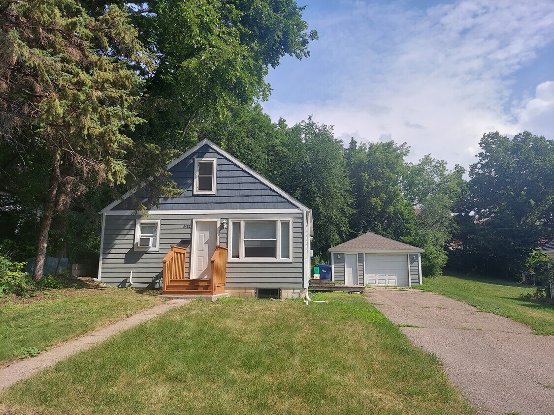 612 W Stanton Ave, Fergus Falls, MN 56537 House Rental in Fergus