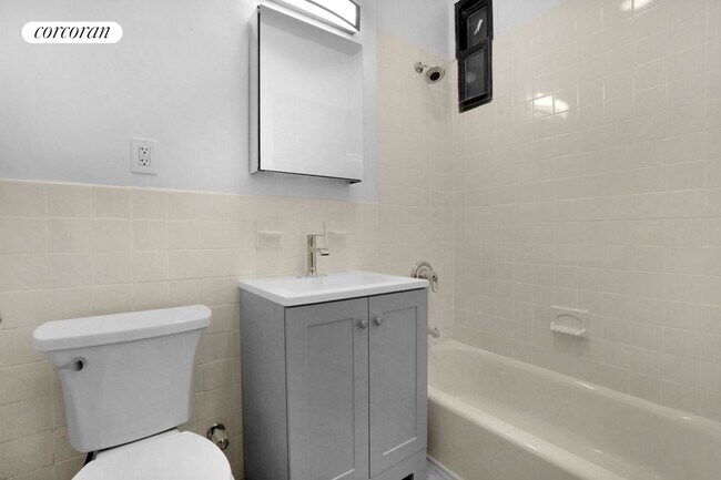 Building Photo - 350 E 89th St