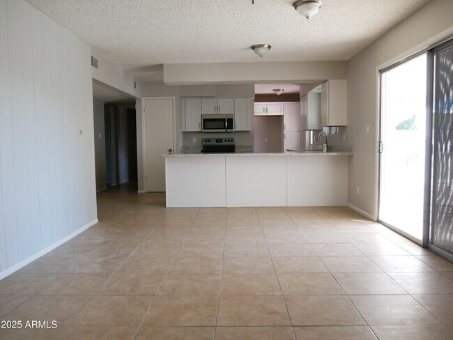 Building Photo - 1719 N Circle Dr