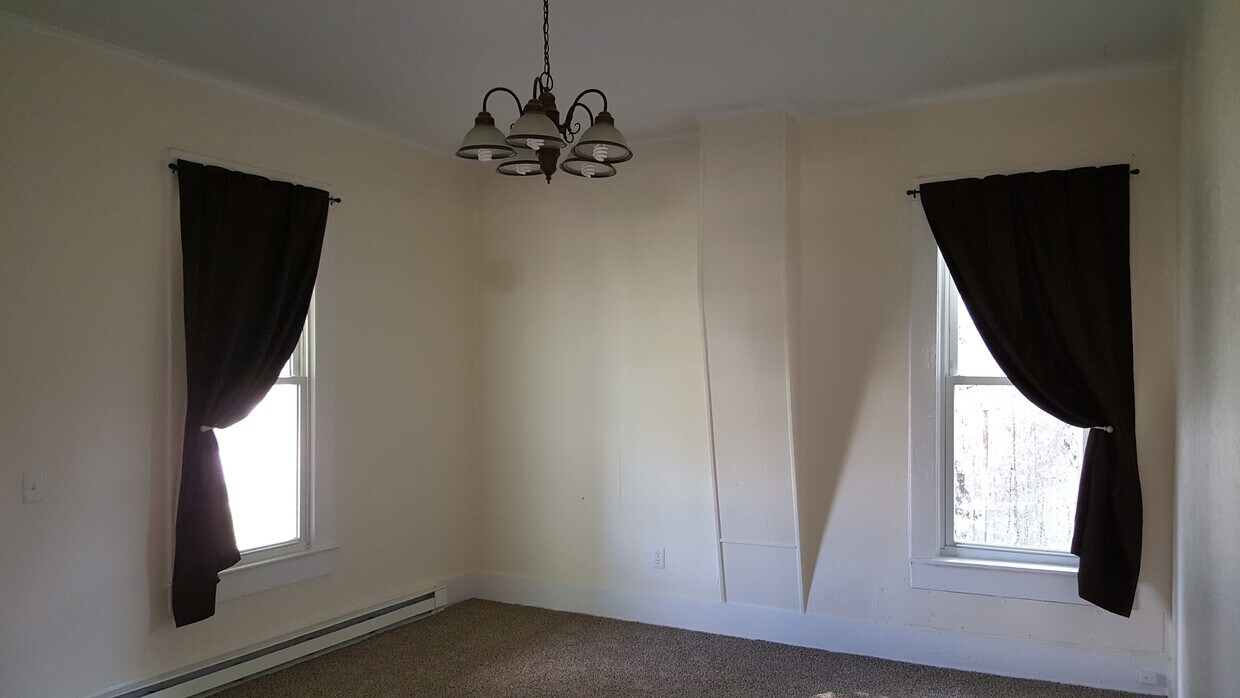 Living room - 614 S Whitmer St